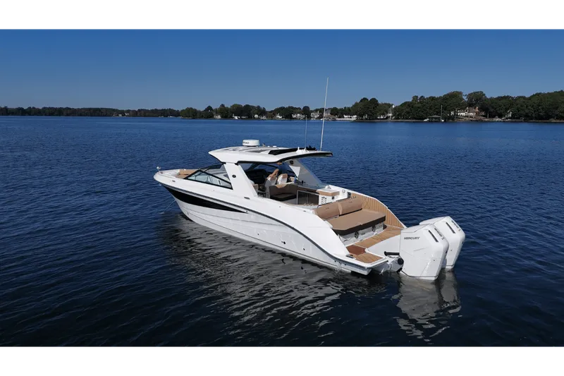 Slide: The Image of Sea Ray 400 SLX OUTBOARD 2025 - 5