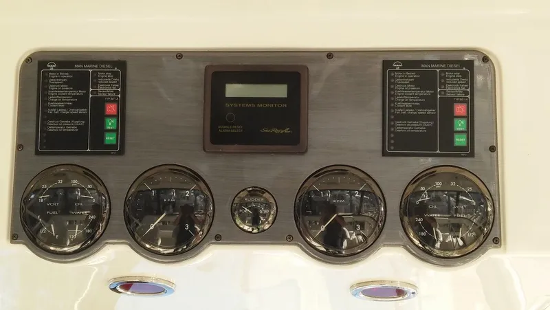 Slide: The Image of Control panel of a 2005 Sea Ray 550 Sedan Bridge yacht. - 6