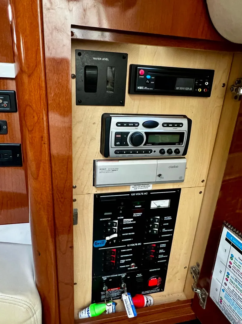 Slide: The Image of Sea Ray 310 Sundancer 2008 - 13