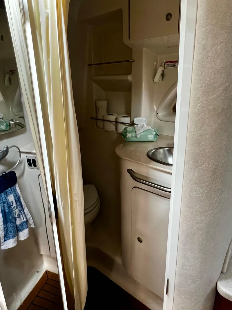 Slide: The Image of Sea Ray 310 Sundancer 2008 - 9