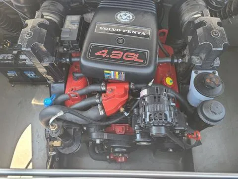 Slide: The Image of Volvo Penta 4.3GL engine in a 2010 Glastron MX 185 boat. - 6
