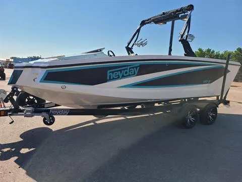 Slide: The Image of 2018 Heyday WT-2 boat on trailer, side view. - 0