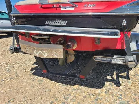 Slide: The Image of 2007 Malibu Response LXi boat rear view with propeller and rudder. - 4