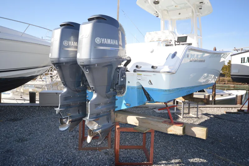 Slide: The Image of 2015 Sportsman 25 Center Console boat with twin Yamaha outboard engines. - 4