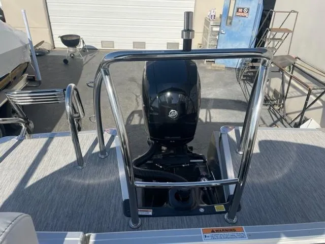 Slide: The Image of 2022 Barletta Corsa 21QC boat engine and rear deck view. - 5