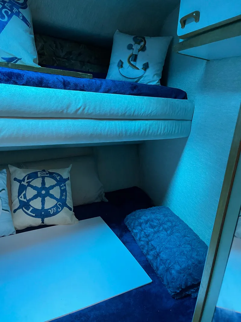 Slide: The Image of 50 Sea Ray Sundancer - 23