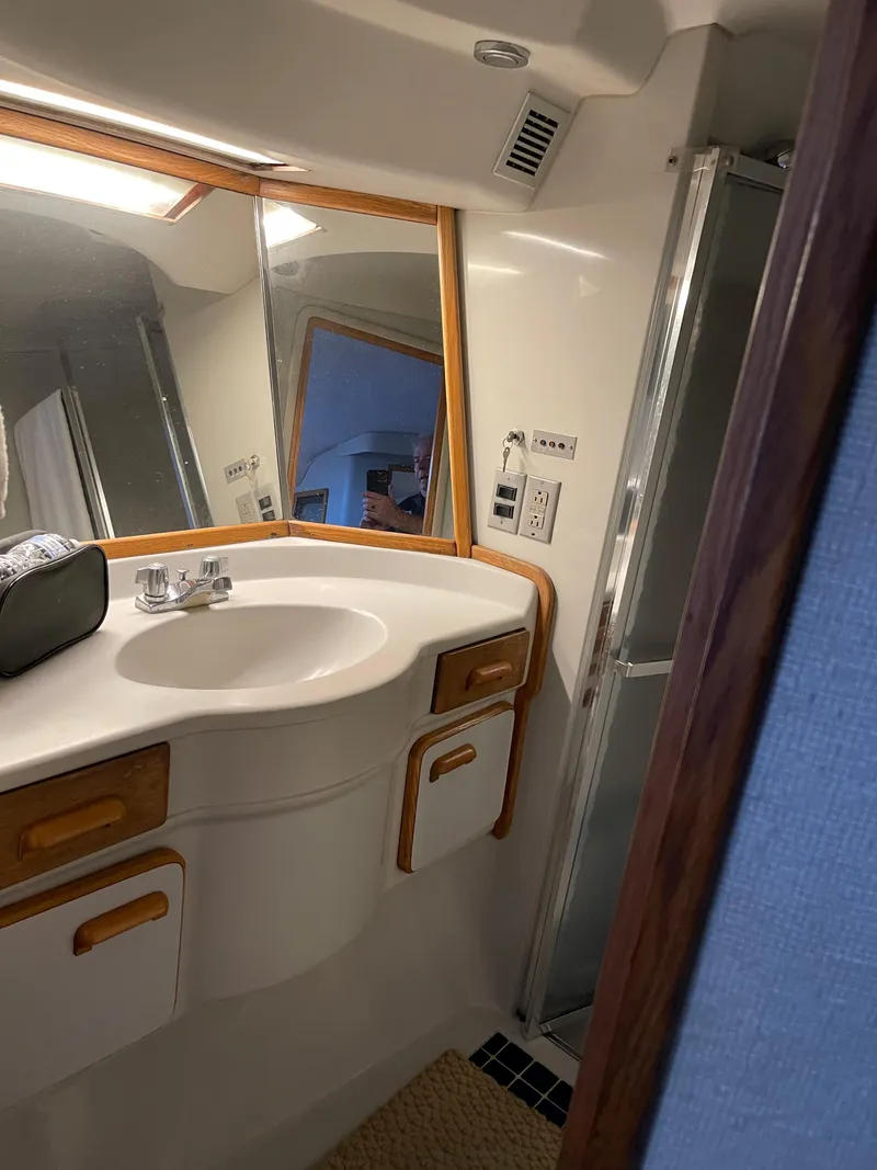 Slide: The Image of 50 Sea Ray Sundancer - 27