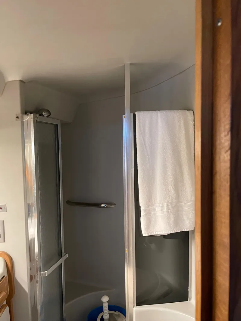 Slide: The Image of 50 Sea Ray Sundancer - 28