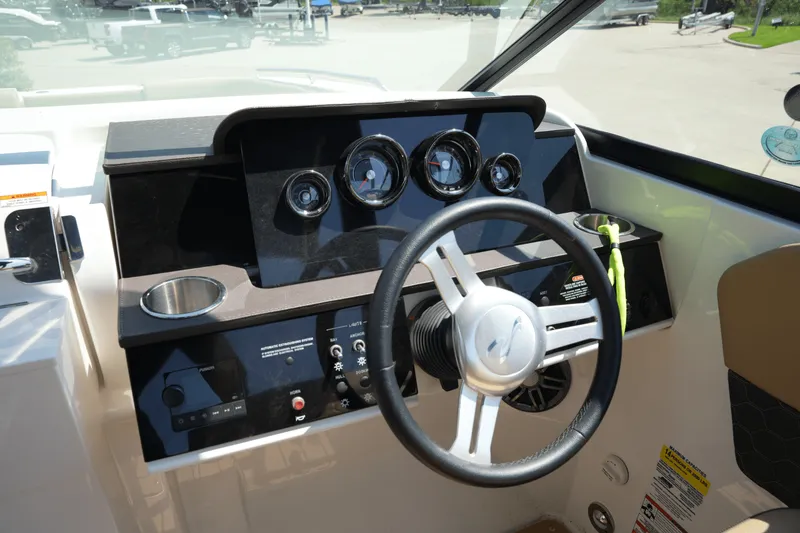 Slide: The Image of Sea Ray SDX 250 2022 - 10