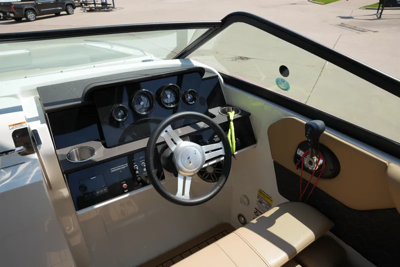 Slide: The Image of Sea Ray SDX 250 2022 - 11