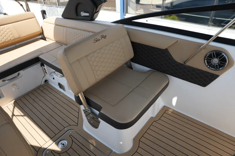 Slide: The Image of Sea Ray SDX 250 2022 - 13