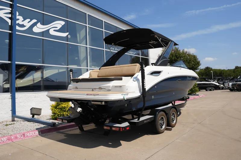 Slide: The Image of Sea Ray SDX 250 2022 - 2