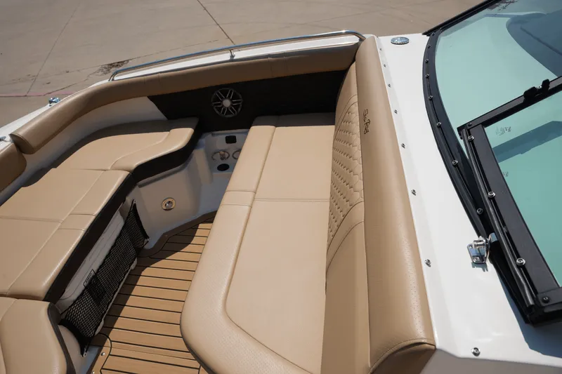 Slide: The Image of Sea Ray SDX 250 2022 - 21