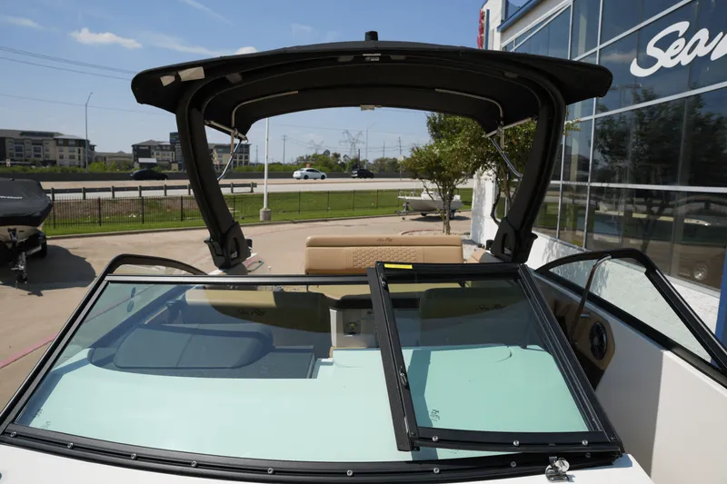 Slide: The Image of Sea Ray SDX 250 2022 - 22