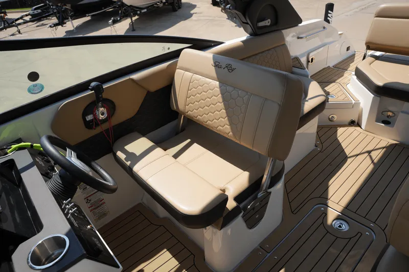 Slide: The Image of Sea Ray SDX 250 2022 - 9