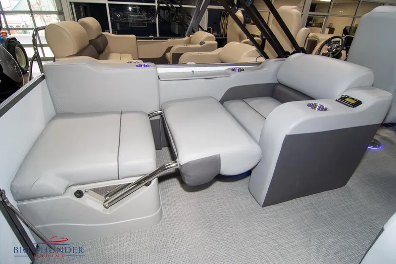 Slide: The Image of 2022 Manitou 25 Oasis SR SHP boat interior with luxurious seating. - 36