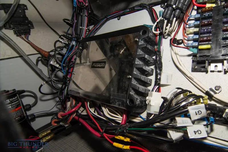Slide: The Image of 2022 Manitou 25 Oasis SR SHP boat wiring and electronics system. - 48