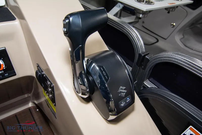 Slide: The Image of 2022 Manitou 25 Oasis SR SHP boat throttle control. - 26