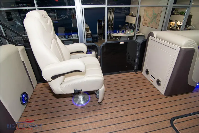 Slide: The Image of 2022 Manitou 25 Oasis SR SHP boat interior with luxurious seating. - 30
