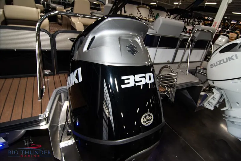 Slide: The Image of 2022 Manitou 25 Oasis SR SHP with Suzuki 350 outboard motor. - 5