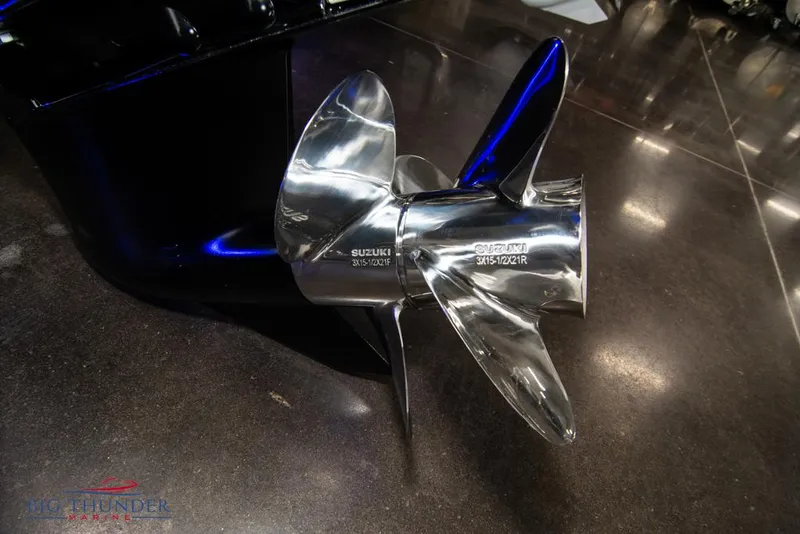 Slide: The Image of 2022 Manitou 25 Oasis SR SHP boat propeller on display. - 6