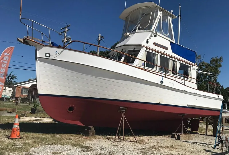 Slide: The Image of Grand Banks 32 Sedan 1970 - 4