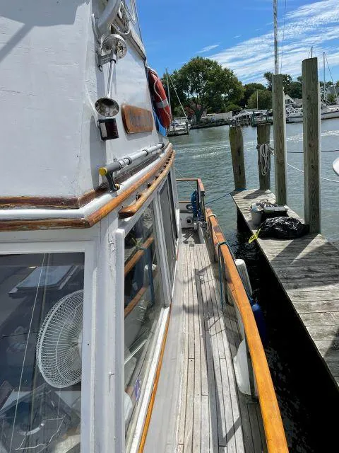 Slide: The Image of Grand Banks 32 Sedan 1970 - 6