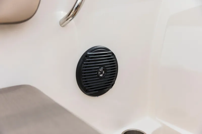 Slide: The Image of Bayliner VR4 OB 2023 - 61