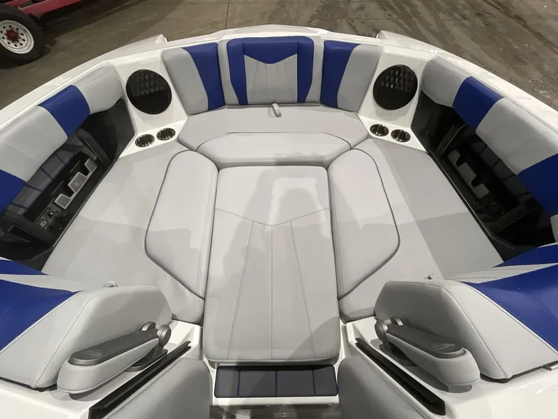 Slide: The Image of Malibu Wakesetter 24 MXZ 2023 - 231
