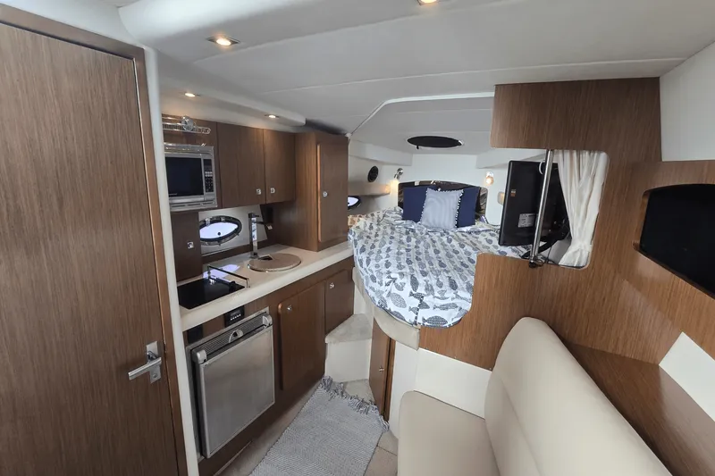 Slide: The Image of Cruisers 310 EXPRESS 2014 - 25