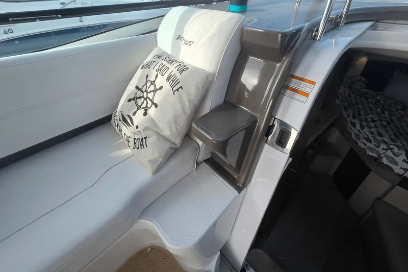 Slide: The Image of Cruisers 310 EXPRESS 2014 - 21