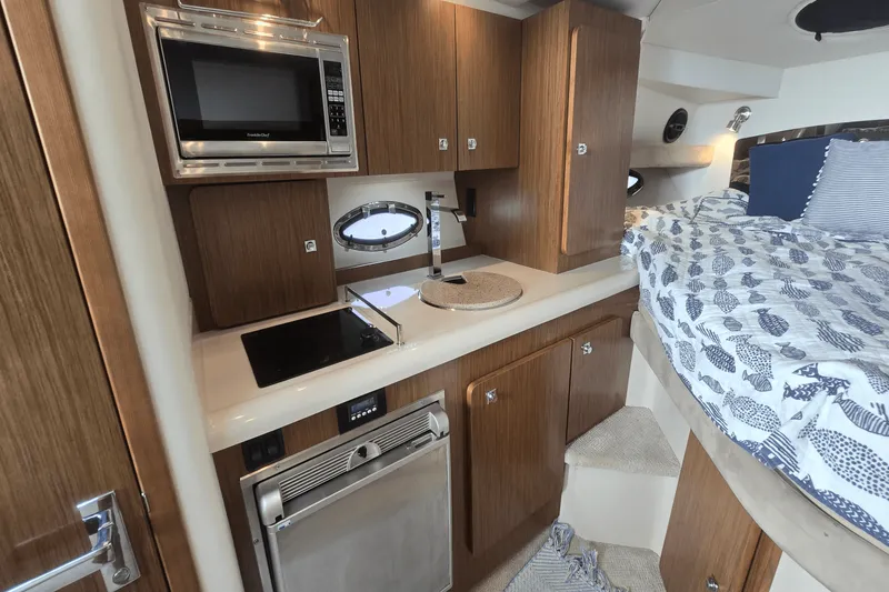 Slide: The Image of Cruisers 310 EXPRESS 2014 - 26