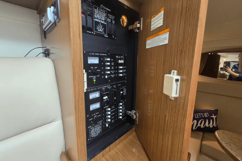 Slide: The Image of Cruisers 310 EXPRESS 2014 - 31