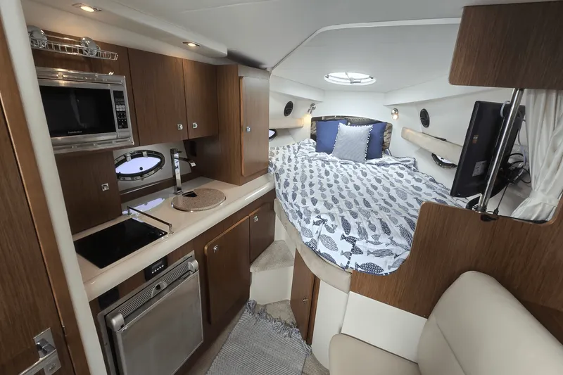 Slide: The Image of Cruisers 310 EXPRESS 2014 - 34