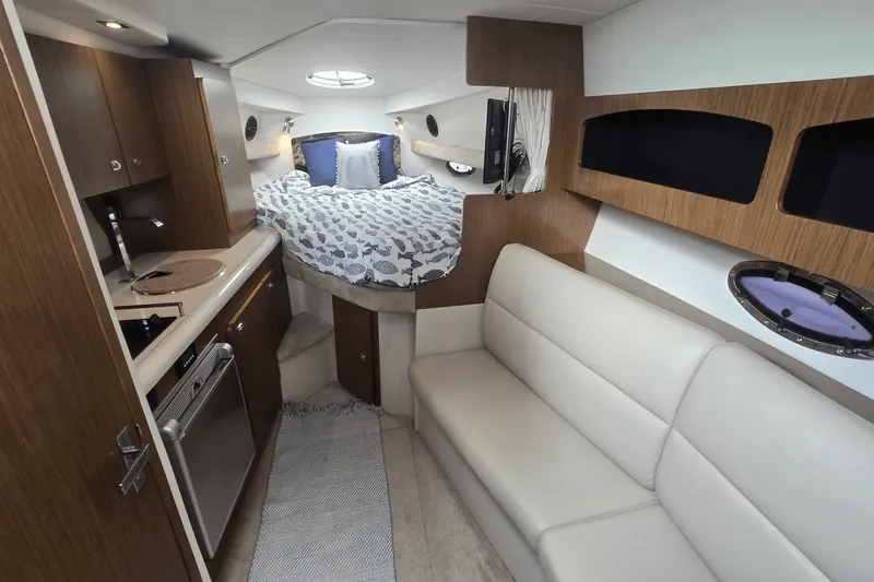 Slide: The Image of Cruisers 310 EXPRESS 2014 - 36