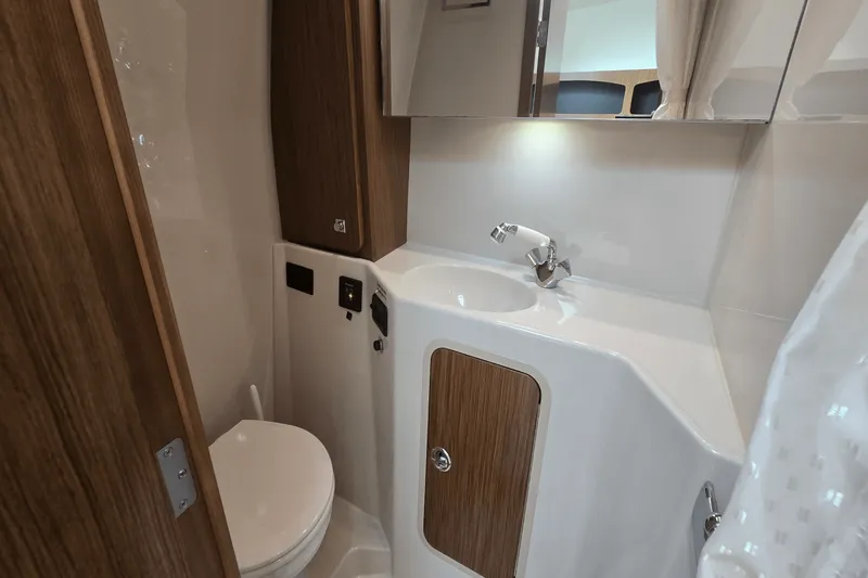 Slide: The Image of Cruisers 310 EXPRESS 2014 - 37