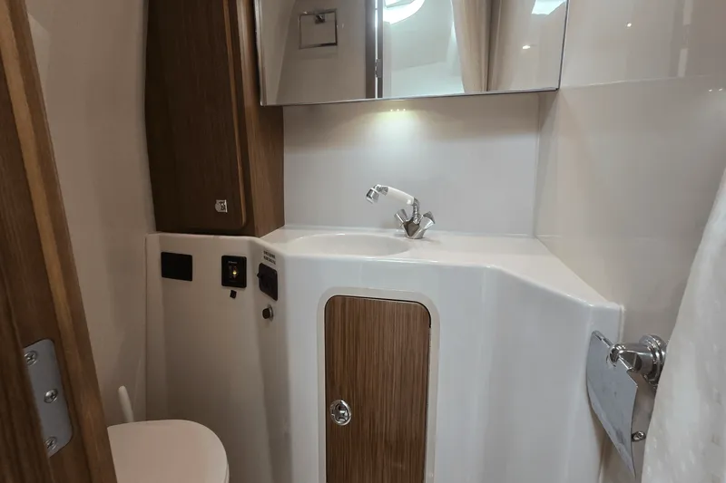 Slide: The Image of Cruisers 310 EXPRESS 2014 - 38