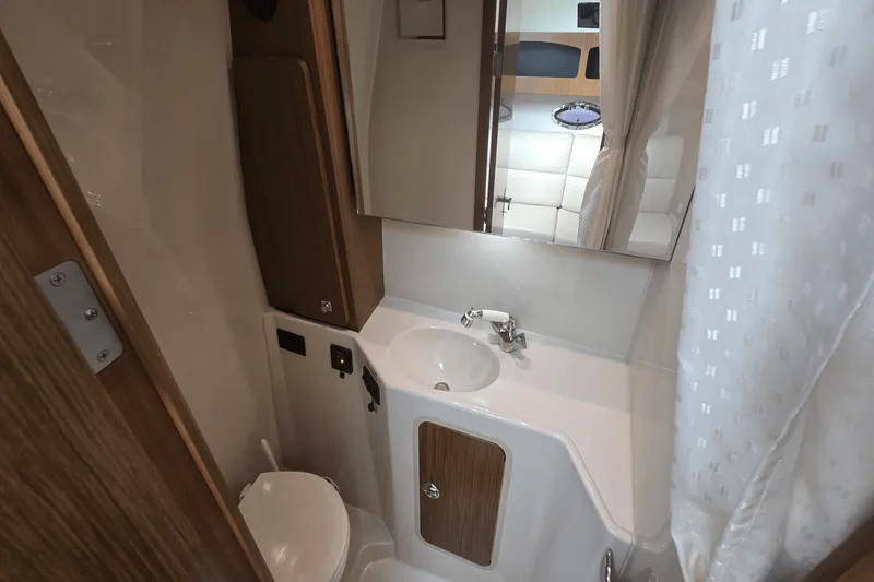 Slide: The Image of Cruisers 310 EXPRESS 2014 - 39