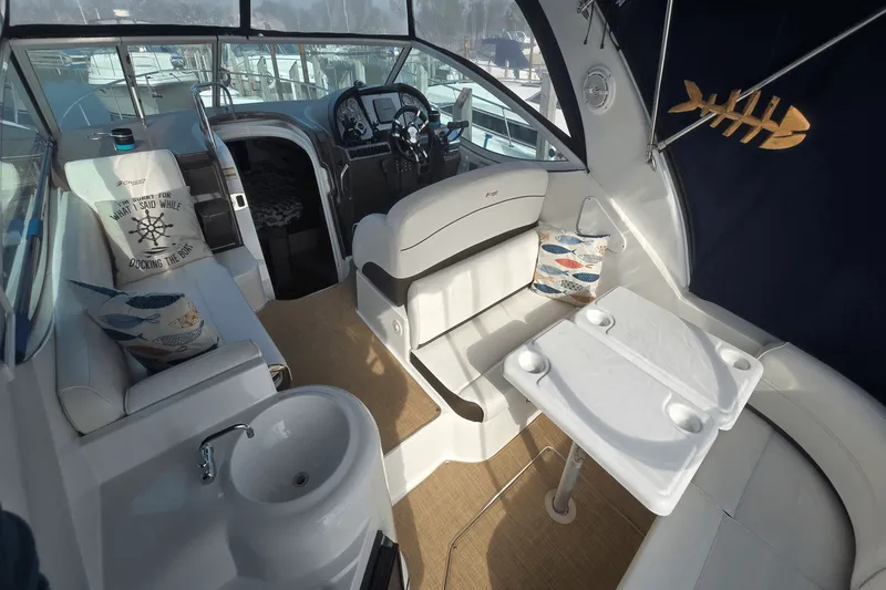 Slide: The Image of Cruisers 310 EXPRESS 2014 - 10