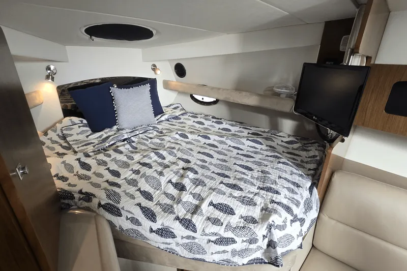 Slide: The Image of Cruisers 310 EXPRESS 2014 - 33