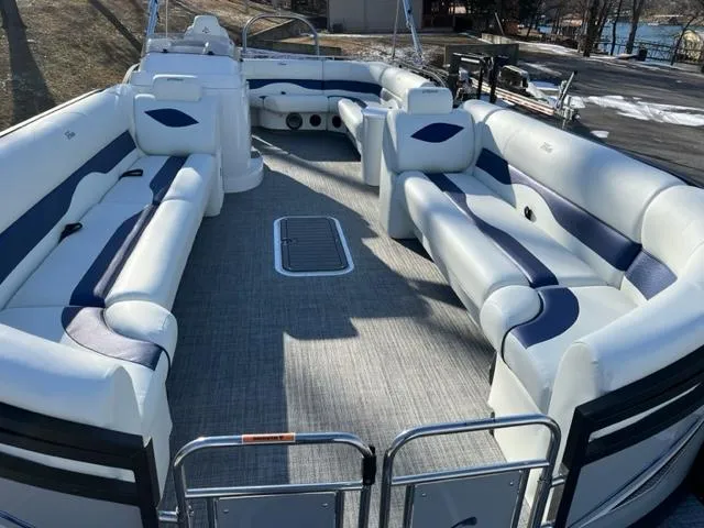 Slide: The Image of 2023 JC 25 Neptoon pontoon boat with spacious seating and modern design. - 1