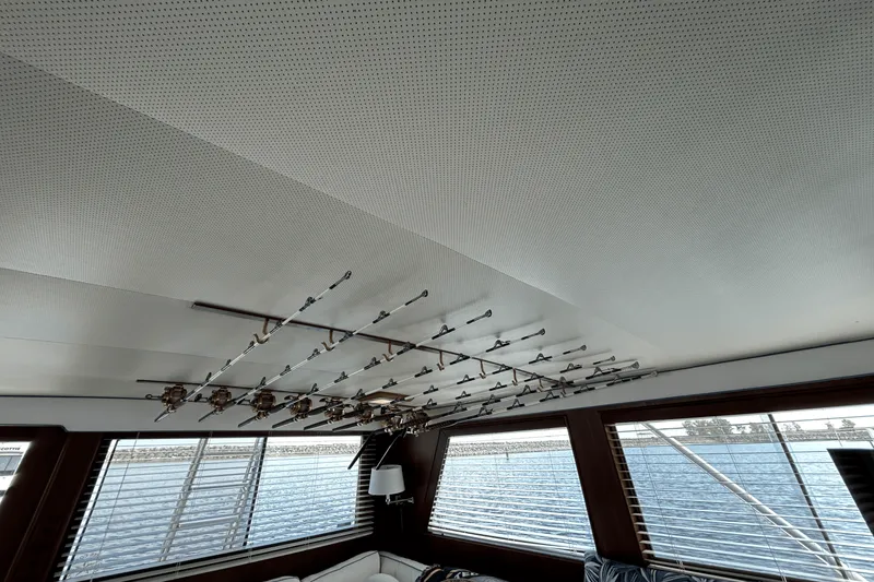 Slide: The Image of Hatteras 60 CONTERTIBLE 1984 - 14