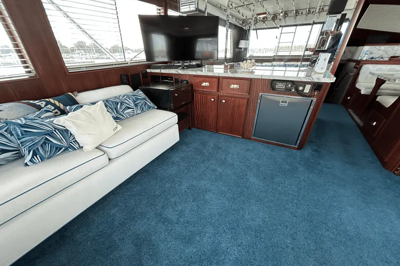 Slide: The Image of Hatteras 60 CONTERTIBLE 1984 - 17