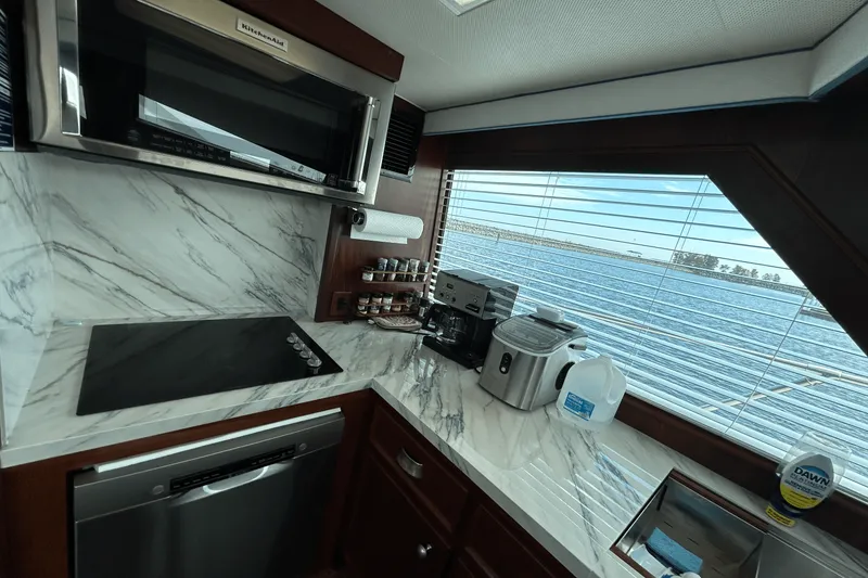 Slide: The Image of Hatteras 60 CONTERTIBLE 1984 - 20