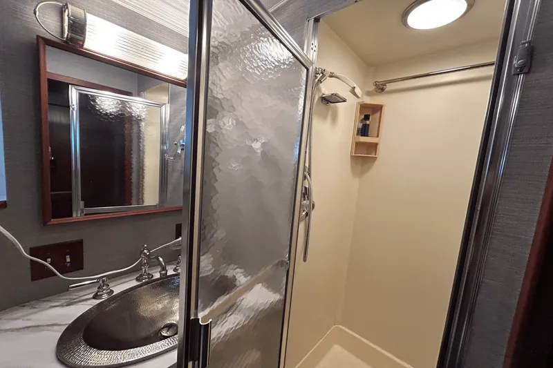 Slide: The Image of Hatteras 60 CONTERTIBLE 1984 - 31