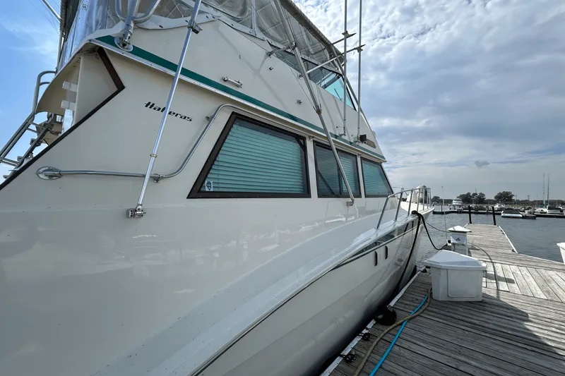 Slide: The Image of Hatteras 60 CONTERTIBLE 1984 - 5