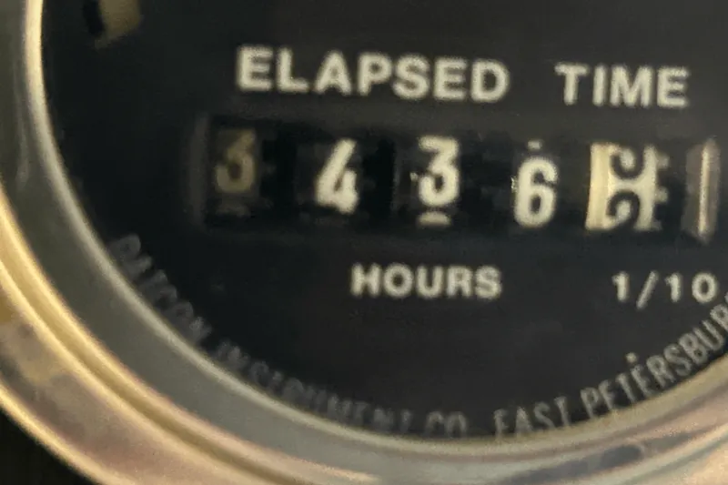 Slide: The Image of Hatteras 60 CONTERTIBLE 1984 - 58