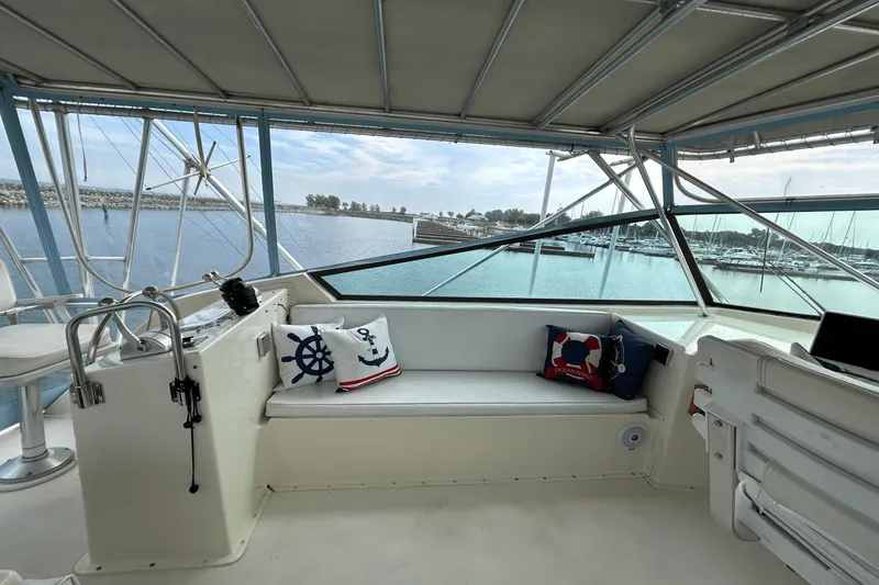 Slide: The Image of Hatteras 60 CONTERTIBLE 1984 - 65