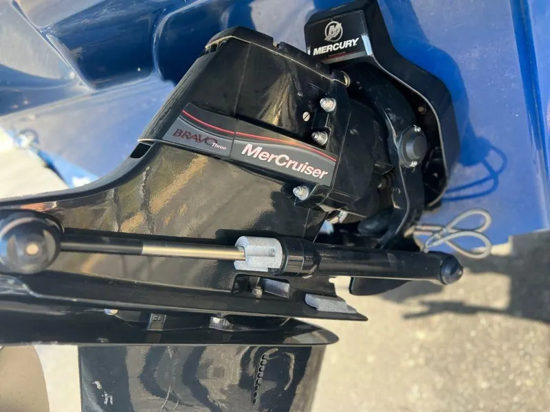 Slide: The Image of 2019 Bayliner VR6 Bowrider I/O with MerCruiser Bravo Three outdrive. - 14