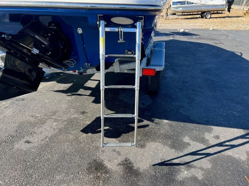 Slide: The Image of 2019 Bayliner VR6 Bowrider I/O with ladder and trailer, rear view. - 18